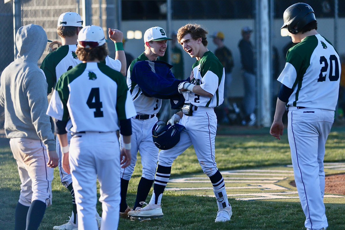 j_michaud_photo's tweet photo. North Bullitt scores 6 times in the top of the 7th, but their furious comeback falls short as @SouthBSBL hangs on for a 10-8 win. Dragon’s offense paced by Austin Miller who went 2/3 with a big 4th inning Grand Slam. South improves to 3-3 on the year. @SOHSDragons https://t.co/uo694QJkjA