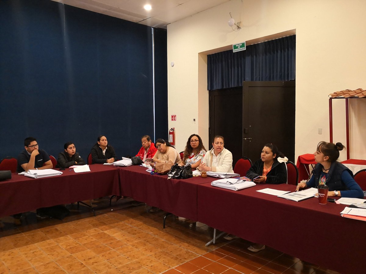 fercho_sanchez7's tweet photo. En reunión del Consejo Técnico con Jefes de Departamento, Coordinadores Académicos y Auxiliares de Operacion, se da seguimiento a aspectos de Universalización, Jóvenes Construyendo el Futuro, Promoción y Captación entre otros, asumiendo compromisos con nuestra Delegada @aleatm2 https://t.co/1NlgBSVDr8