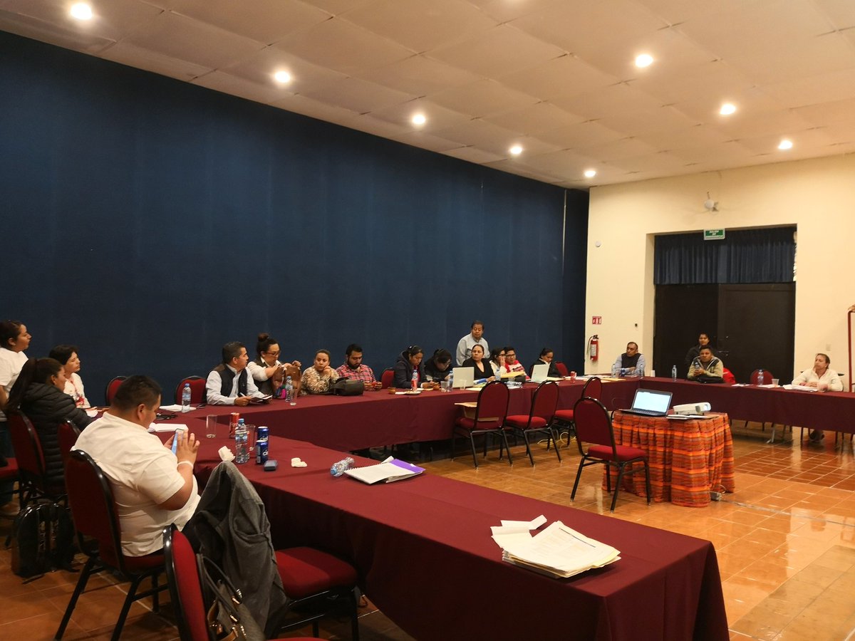 fercho_sanchez7's tweet photo. En reunión del Consejo Técnico con Jefes de Departamento, Coordinadores Académicos y Auxiliares de Operacion, se da seguimiento a aspectos de Universalización, Jóvenes Construyendo el Futuro, Promoción y Captación entre otros, asumiendo compromisos con nuestra Delegada @aleatm2 https://t.co/1NlgBSVDr8