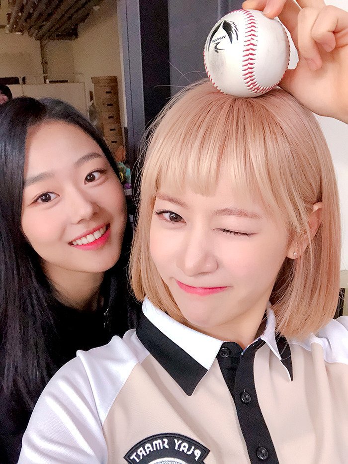 Chaerin_th's tweet photo. [Cherry-Pick🍒] 29. เบื้องหลังการถ่ายแบบชุดยูนิฟอร์มนักเรียน SMART ② (2/2)

#CherryBullet #체리블렛 #Chearin https://t.co/jWXLbwvtIq