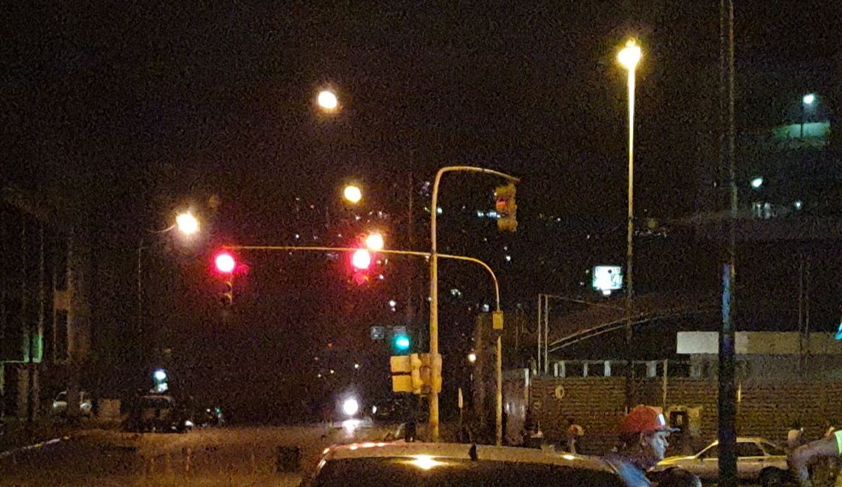 RBADUEL's tweet photo. #AUXILIO 

ESTÁN MATANDO A MI PADRE EL GRAL BADUEL Y AL CAP. CAGUARIPANO

NOS ENTERAMOS QUE LLEVAN 3 DÍAS SIN ENERGÍA ELÉCTRICA, ENTERRADOS VIVOS 5 PISOS BAJO TIERRA SIN ACCESO A LUZ, VENTILACIÓN NI AIRE NATURAL.

En el SEBIN Pza Vzla (LA TUMBA), SIN ELECTRICIDAD desde el lunes. https://t.co/i2SCFkgxIP