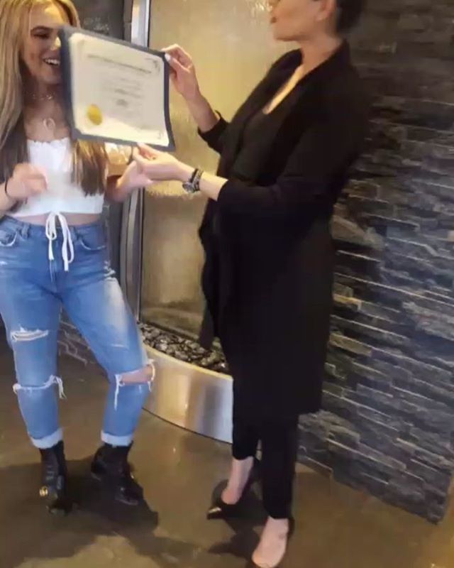 BodyProBeauty's tweet photo. 🌻A huge congratulations to @adelainemorin for graduating and becoming certified.💯.
.
Let us highlight the fact that Adelaine is already very well established in her career and has subscribers in the millions both on YouTube and IG but like the smart … https://t.co/BgG1lOyNlw https://t.co/SrPmRcSNLE