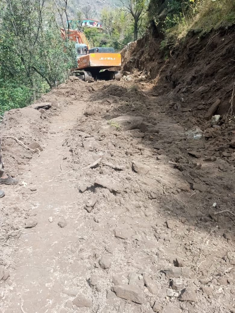 chzulfkarali's tweet image. Long pending demand fulfilled a road to Sanukote. Work started #constituencyupdate