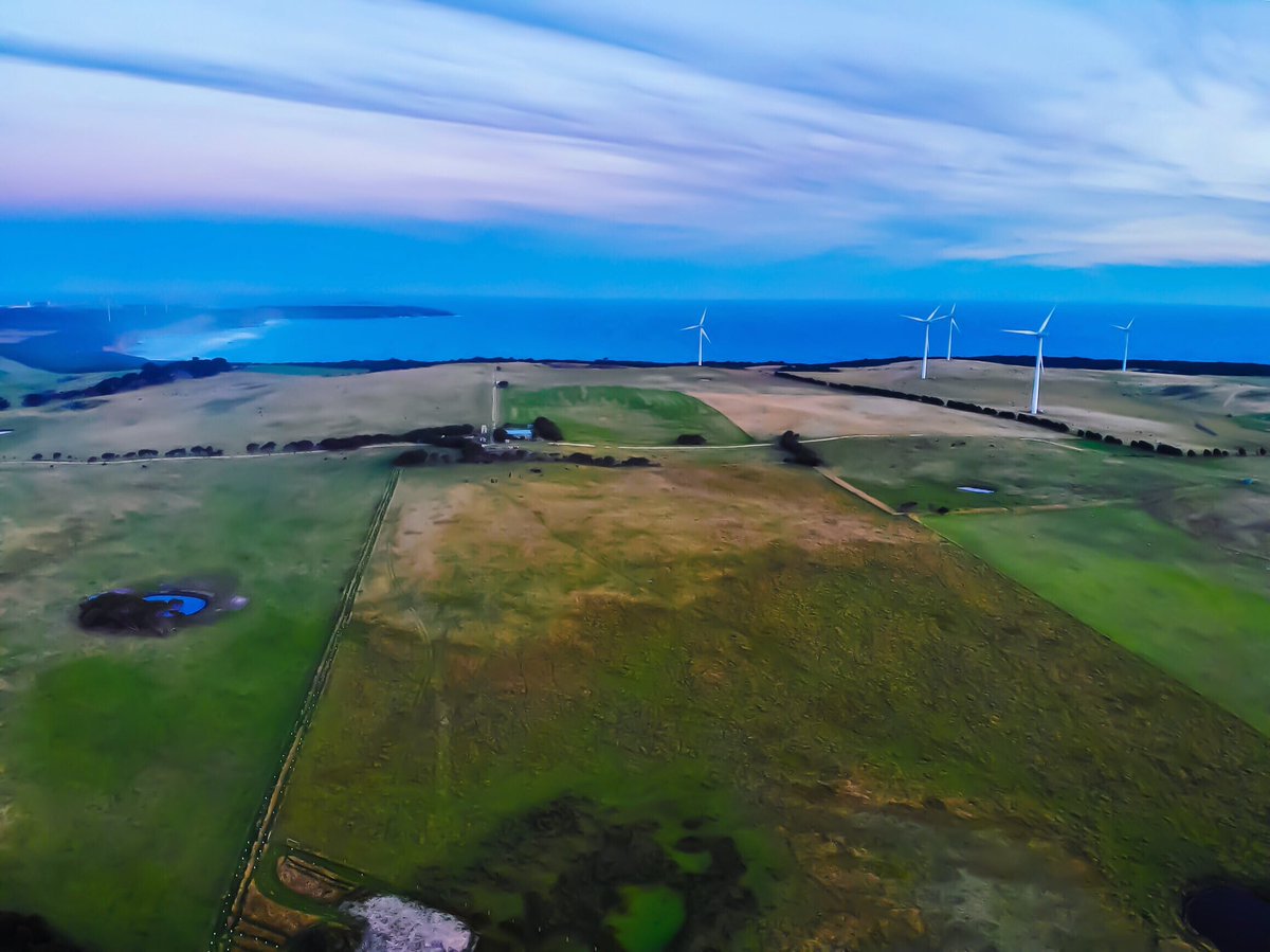 arachchistyle's tweet photo. When winds blow, build windmills across, instead of walls around you ๐
โข
Follow us on Twitter ๐๐ป @arachchistyle
โข
#windmill #windmills #ocean #meadows #portlandwest #victoria #australia #travel #travelphotography #travelpics #overland #djimavicair #drone #droneview #dronepics https://t.co/lrSKetStgZ
