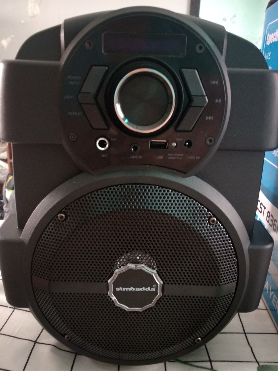 StoreRasa's tweet image. Simbadda Karaoke merupakan speaker outdoor portabel dilengkapi Bluetooth, Radio, USB, dll. Free 1 buah microphone. Harganya cuma Rp 650.000. Suara besar dan bagus. Original Simbadda Garansi 1 tahun. Free Ongkir Denpasar Area. Wa 081999275918.