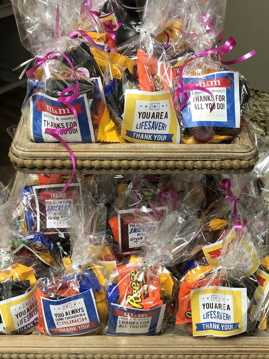 RehbergJodi's tweet photo. Celebrating the best of the best #loveourproviders #givingthanks @NFRMC @HCA_IT @HCAhealthcare https://t.co/sN7NBMe6xd