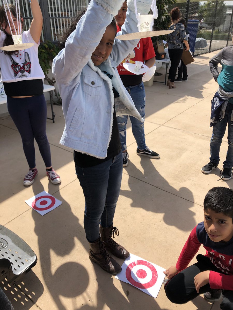 ConnollykLMSV's tweet photo. Yesterday @LexingtonCVUSD, Ss designed ways to stop the wind erosion of sand dunes and created parachutes to hit targets from 6ft off the ground. @CajonValleyUSD @CVMaker537 #cvmaker537 #cvmakerbus #MakerEd #stem https://t.co/UHzXrsUQQa