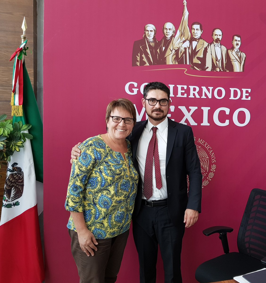 LauraBeristain's tweet photo. Revisamos @SEDATU_mx @MeyerFalcon obras municipales que impactarán en desarrollo humano @gobsolidaridad infraestructura urbana digna, pavimentos, guarniciones, banquetas y rubros deportivos, desarrollo social, apoyo a la mujer, familias y alumbrado #playadelcarmen #QuintanaRoo https://t.co/Mrs4pcBWxh