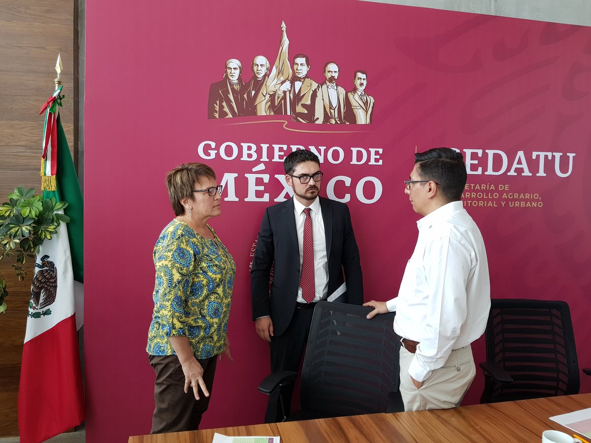 LauraBeristain's tweet photo. Revisamos @SEDATU_mx @MeyerFalcon obras municipales que impactarán en desarrollo humano @gobsolidaridad infraestructura urbana digna, pavimentos, guarniciones, banquetas y rubros deportivos, desarrollo social, apoyo a la mujer, familias y alumbrado #playadelcarmen #QuintanaRoo https://t.co/Mrs4pcBWxh