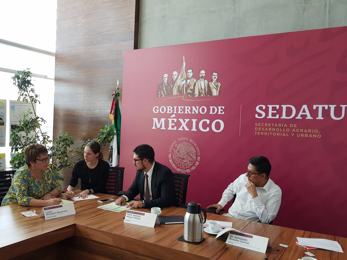 LauraBeristain's tweet photo. Revisamos @SEDATU_mx @MeyerFalcon obras municipales que impactarán en desarrollo humano @gobsolidaridad infraestructura urbana digna, pavimentos, guarniciones, banquetas y rubros deportivos, desarrollo social, apoyo a la mujer, familias y alumbrado #playadelcarmen #QuintanaRoo https://t.co/Mrs4pcBWxh