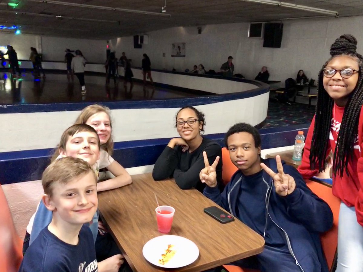 MrsKokolusRN's tweet photo. What a fun night! We had over 90 skaters out there having fun and getting some exercise! Special thanks to @WalshVikings  for organizing ❤️#HealthCouncil @FSDVikings @KinderCrew1819 @akatiedaniels @WalshVikings https://t.co/Iel1PCT9Y5