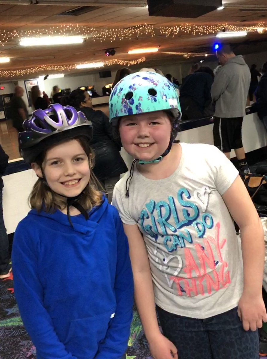 MrsKokolusRN's tweet photo. What a fun night! We had over 90 skaters out there having fun and getting some exercise! Special thanks to @WalshVikings  for organizing ❤️#HealthCouncil @FSDVikings @KinderCrew1819 @akatiedaniels @WalshVikings https://t.co/Iel1PCT9Y5