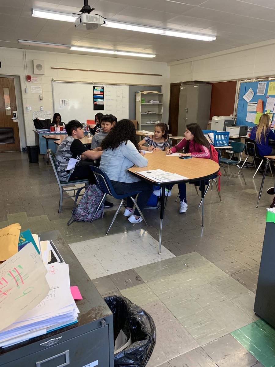 cocom1226's tweet photo. These kids love hanging out with us (teachers) during their lunch period ❤️ #enl https://t.co/1fd4R5xX9U