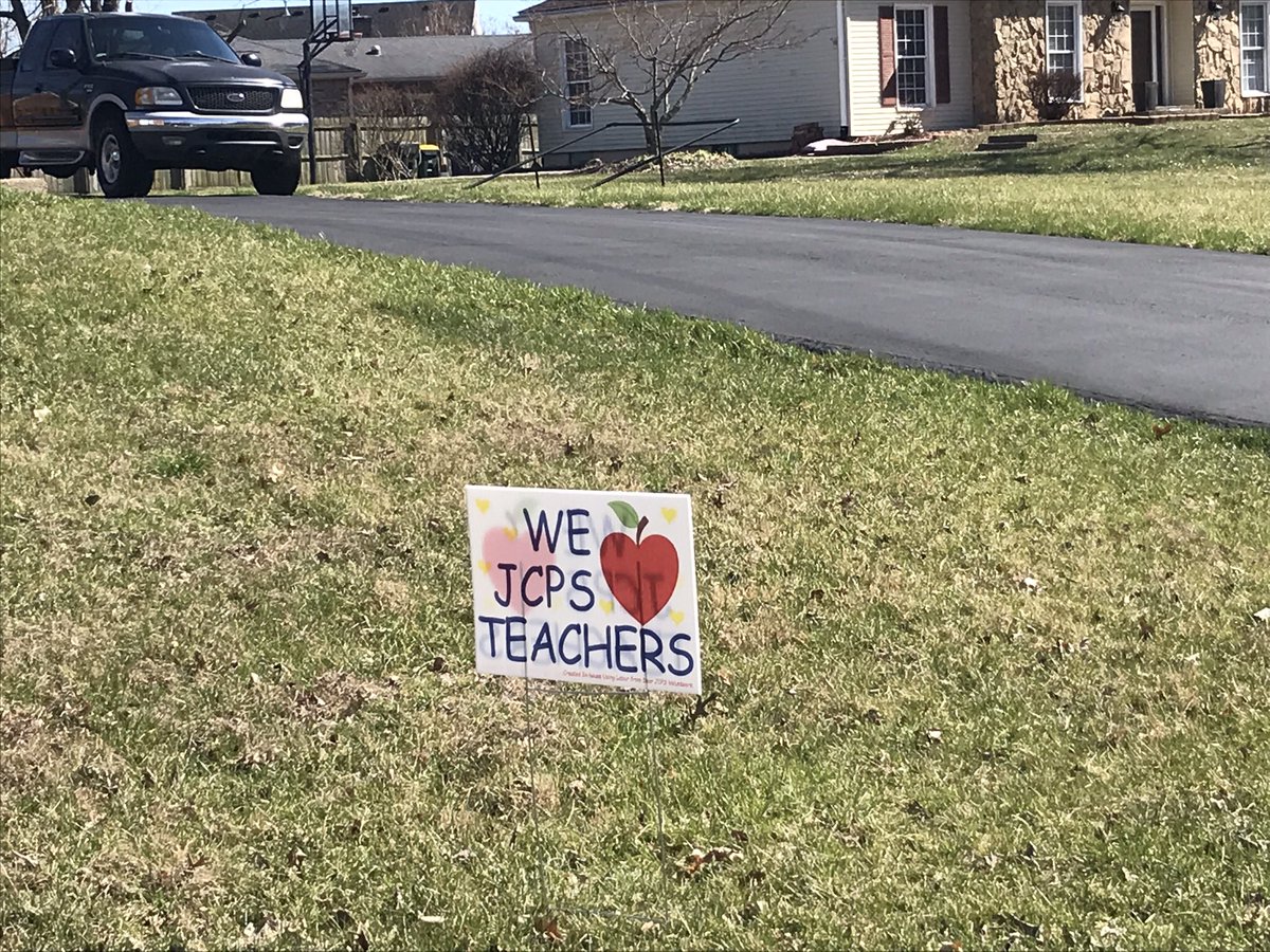ChasConcepcion's tweet photo. So happy to get and display my sign. Thanks @Dear_JCPS  and Gay Adelmann! #StandStrong #isupportjcpsteachers https://t.co/Gp0wKR77kA