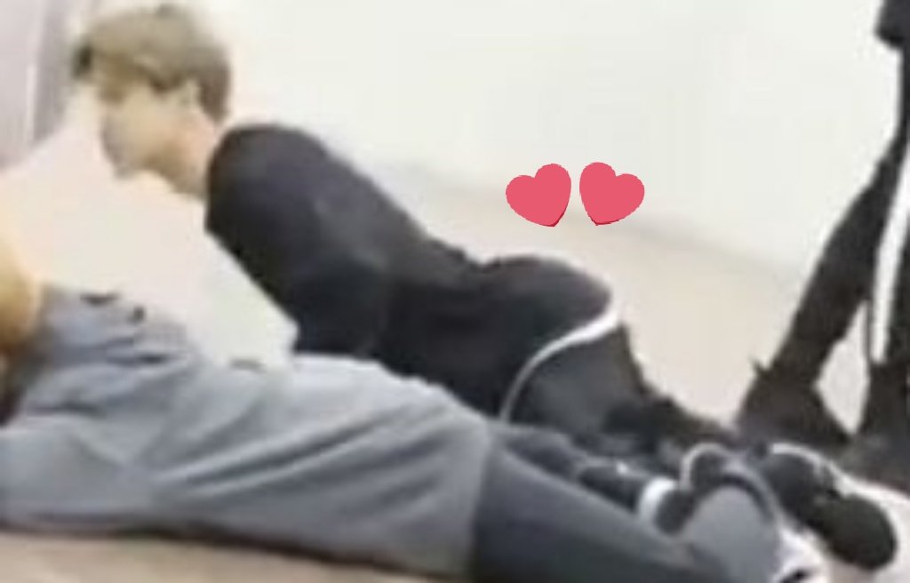 Ftyhalif's tweet photo. @JiminUncut @BTS_twt not to be that person, but i am curious if some kind of his practice can make that jibooty outstanding, or he really born with the gifted 😳
#JIMIN #JiminFantalks @BTS_twt https://t.co/JWClbed0j8