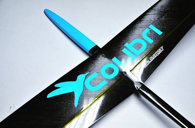 _Kralovensky_'s tweet photo. Chiron Blue 💎✈️
-
-
© Kralovensky Composites
#F3Kcolibri #F3K #DLG #glider #rcmodel #rcplane #rcglider #gliding #soaring #ultrahighmodulus #Carbonfibre #ChironBlue #wing #readytofly https://t.co/Q95YvfRATb https://t.co/UqeVZXp9Jn