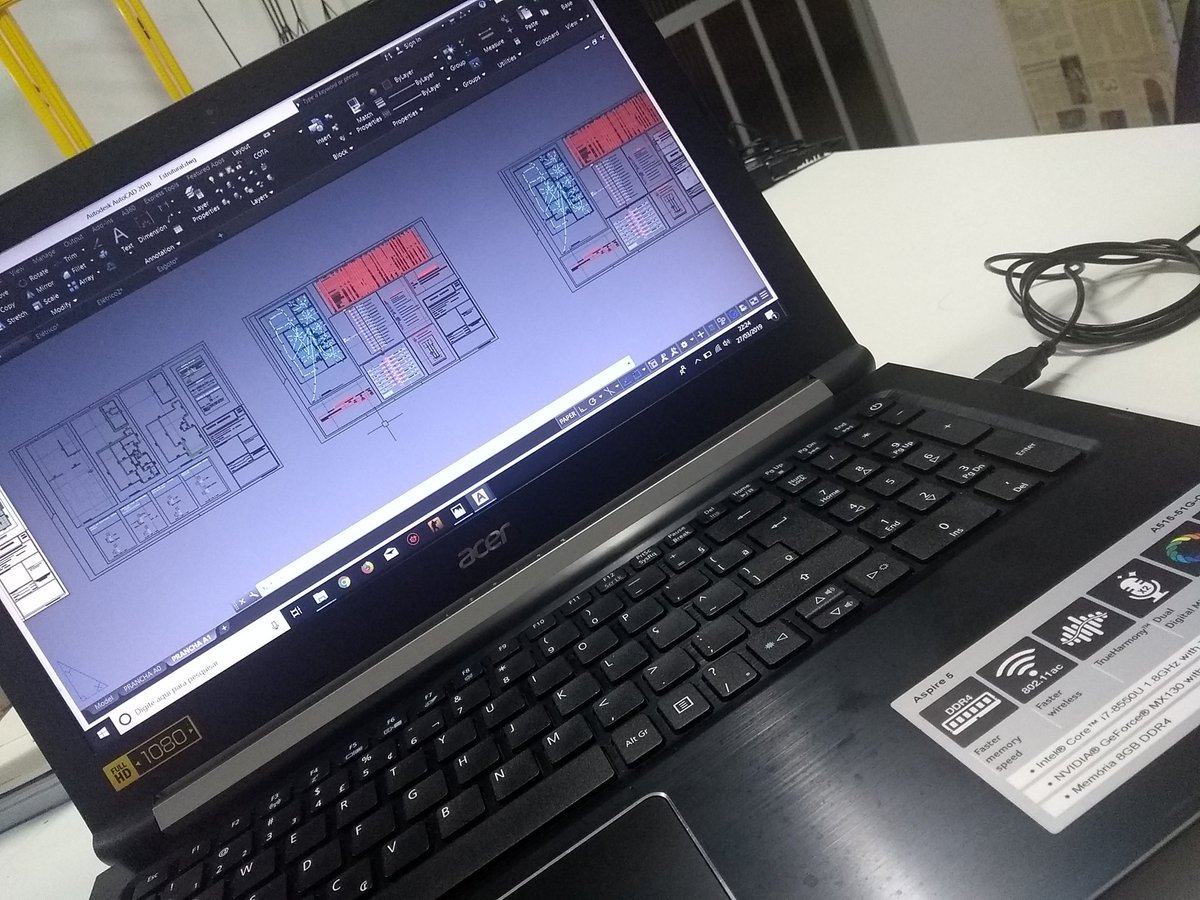 AndreicsonS's tweet photo. E seguimos assim perdendo aula pra trabalhar ... E perdendo trabalho pra estudar ! Bora empurrando ver até onde vai https://t.co/FmOJjM5Htf