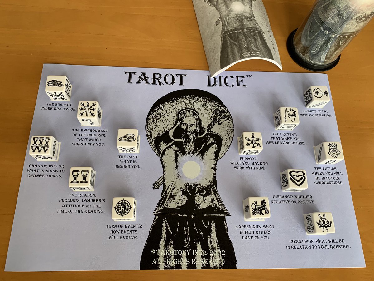 Halfmoon A K A 半月 先日ついポチッた Tarot Dice スプレッドシートとガイドブック付 一辺が2 4 ちと重いダイスを13個シャッフルすると 音だけ聞いてたら 占者 ではなくまるで 雀士 コレクションの一つということで 目をつぶる