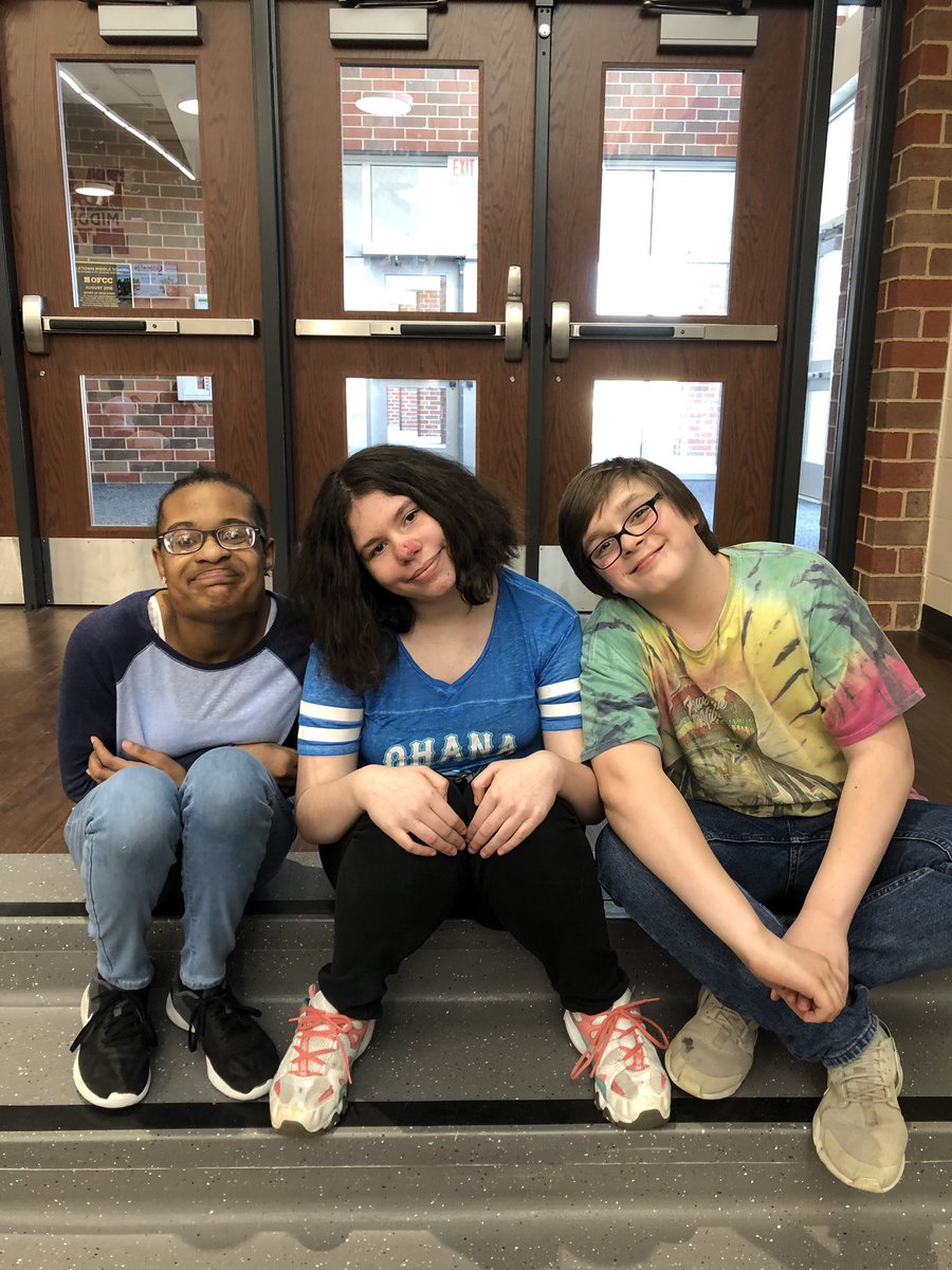 MrsM_MMS's tweet photo. This crew is a pleasure to teach and I learn something new from them everyday. I love to see their sweet smiles. @MMSMiddies @MrsM_MMS @MiddletownOH https://t.co/mqDLwFSHH9