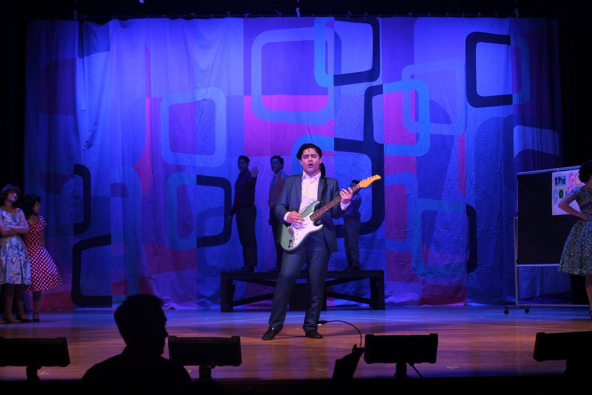 Muscjd's tweet image. Come see Hairspray at Sewanhaka this weekend! Friday 7:30 Saturday 7 Sunday 2pm tickets $8!