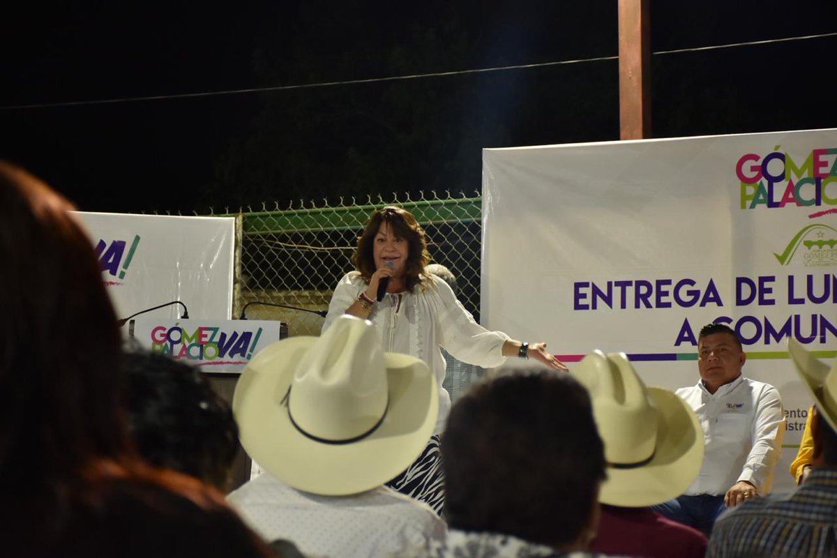 LetyHerreraAle's tweet photo. Esta noche dimos un paso más en beneficio de las familias del campo con el encendido del alumbrado con tecnología LED en el Ejido Venecia que eleva su nivel de vida al igual que otras 14 comunidades aledañas. Con hechos rescatamos la palabra empeñada. https://t.co/f7oXFF46x2