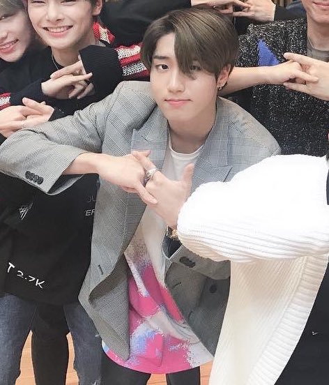 forhanjs's tweet photo. okay but can ur kpop boy levitate https://t.co/SGq1jSu0OM