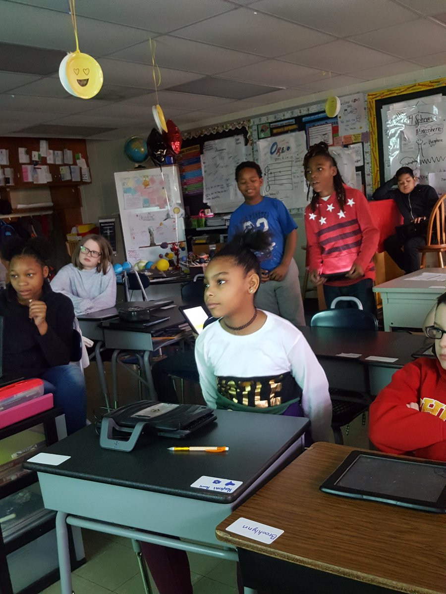 MsTay_Tay5's tweet photo. We all worked on one doc to share the knowledge! Cooperative Learning and Google Slides presentations. 
 #WomensHistoryMonth  #fifthgradewarfordrockets https://t.co/dSrj96bs5C