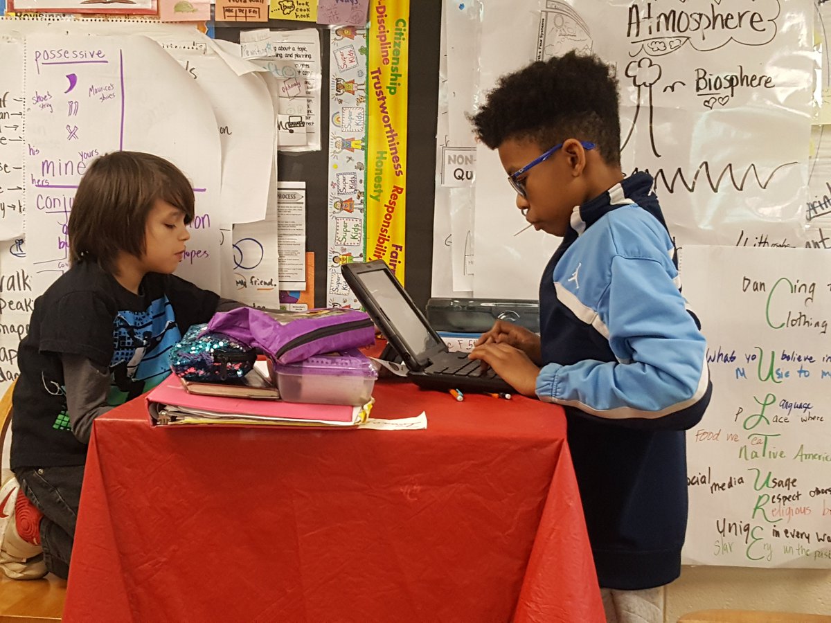 MsTay_Tay5's tweet photo. We all worked on one doc to share the knowledge! Cooperative Learning and Google Slides presentations. 
 #WomensHistoryMonth  #fifthgradewarfordrockets https://t.co/dSrj96bs5C