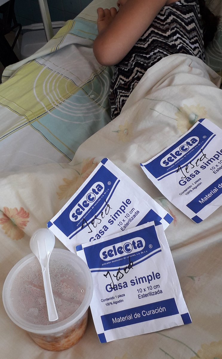 fundacionjesed's tweet photo. Hospital de #Cumaná esta Kreibaris Ramos presenta fractura le donamos en diferente días #cefadroxilo vendas, diclofenac y gasas, gracias a Dios ya la operaron, esta en recuperación. https://t.co/nW4o6SKefj