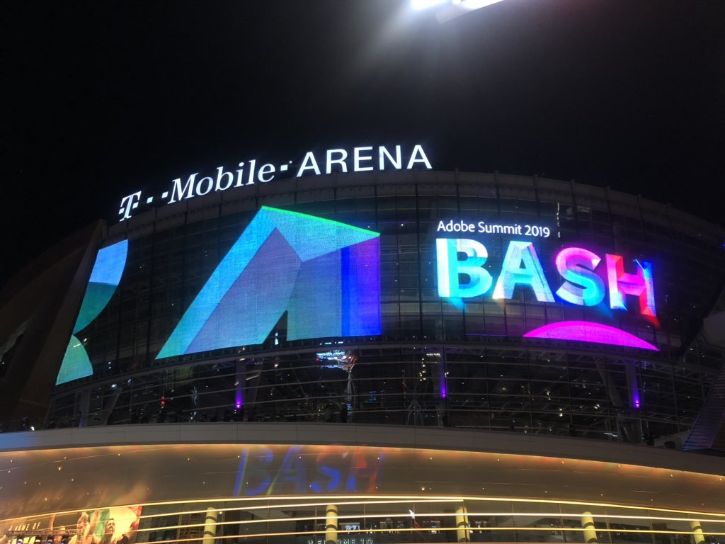 colleenraymond's tweet photo. Pumped for #summitbash at #AdobeSummit with the @esricanada team and @thekillers! https://t.co/RmQxoU4jLY