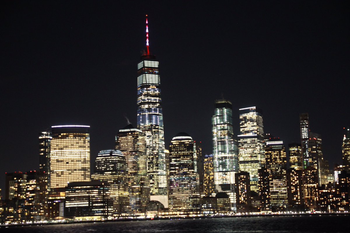 redcrossny's tweet photo. Honored to see @OneWTC #OneBryantPark &amp; #4TimesSquare glowing red &amp; white tonight in honor of #RedCross Giving Day! #help1family https://t.co/bNxBbnsM9z