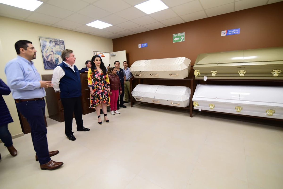 RuachoBrenda's tweet photo. Hoy realizamos entrega oficial de los nuevos velatorios DIF, con el que reforzamos este servicio que ayudará a las familias que pierdan a un ser querido, con un bajo costo en comparación de funerarias particulares.#AcancemosJuntos #ImpulsoBC #KikoSiCumple https://t.co/SwUs55v4uw