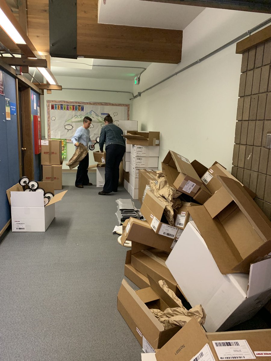 JanJanrobertson's tweet photo. @MtDiabloUSD Thank you @YoursHumanly #stemgym #stemforall #teamwork https://t.co/eEDXFeOQee