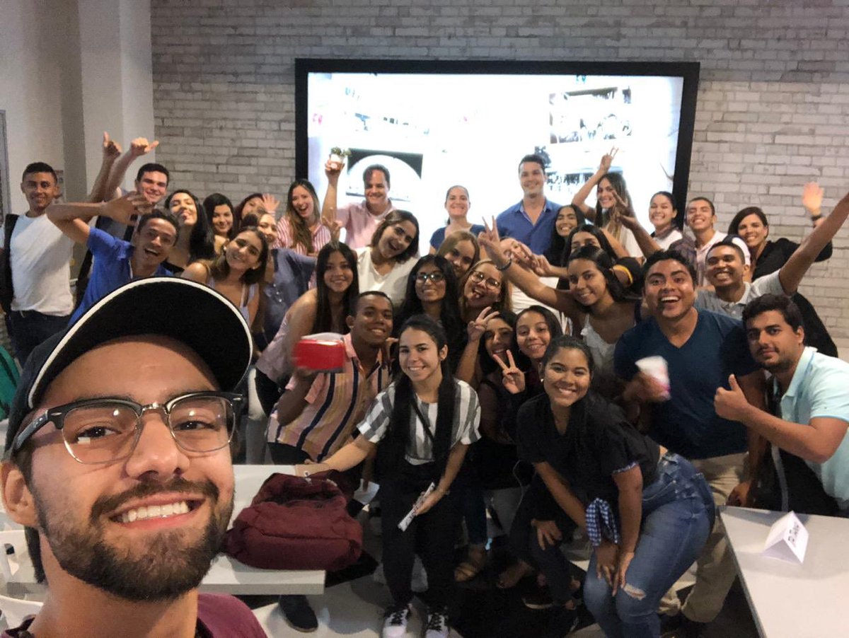 cortes___'s tweet photo. Hoy en #DiálogosdeMarketing con @FrozoMalt aprendí que la clave está en consentir al cliente, para que la marca se lleve no sólo en la mente, sino en el corazón @lidacabrera @ComSocUN @FeriaComUN https://t.co/fiRujKgQVL