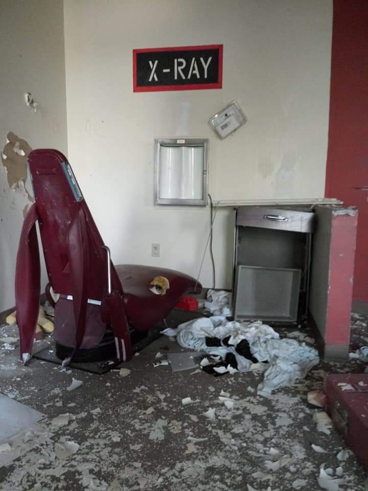 bumblegadget_'s tweet photo. So someone broke into the old Children's Discovery Workshop and got photos of what's left of it... For non-Williamsporters that creepy ass tunnel was actually the best part 😂 https://t.co/9OiL1namv2