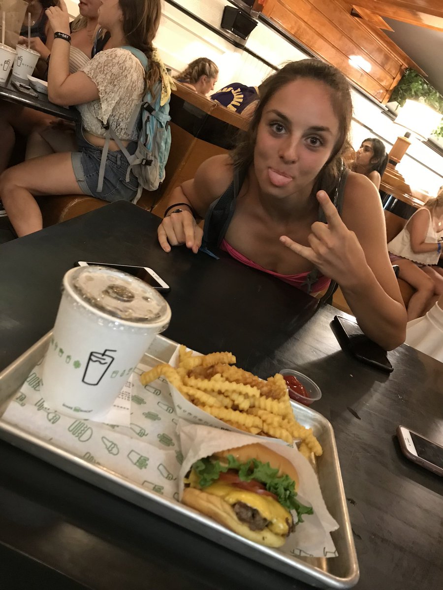 diegoruizavilaa's tweet photo. happy birthday to this D1 athlete😍 hope you had a great day and thanks for all the memories!! love ya ry❤️❤️ @ryleeplatusic21 https://t.co/rrY21XVwpM