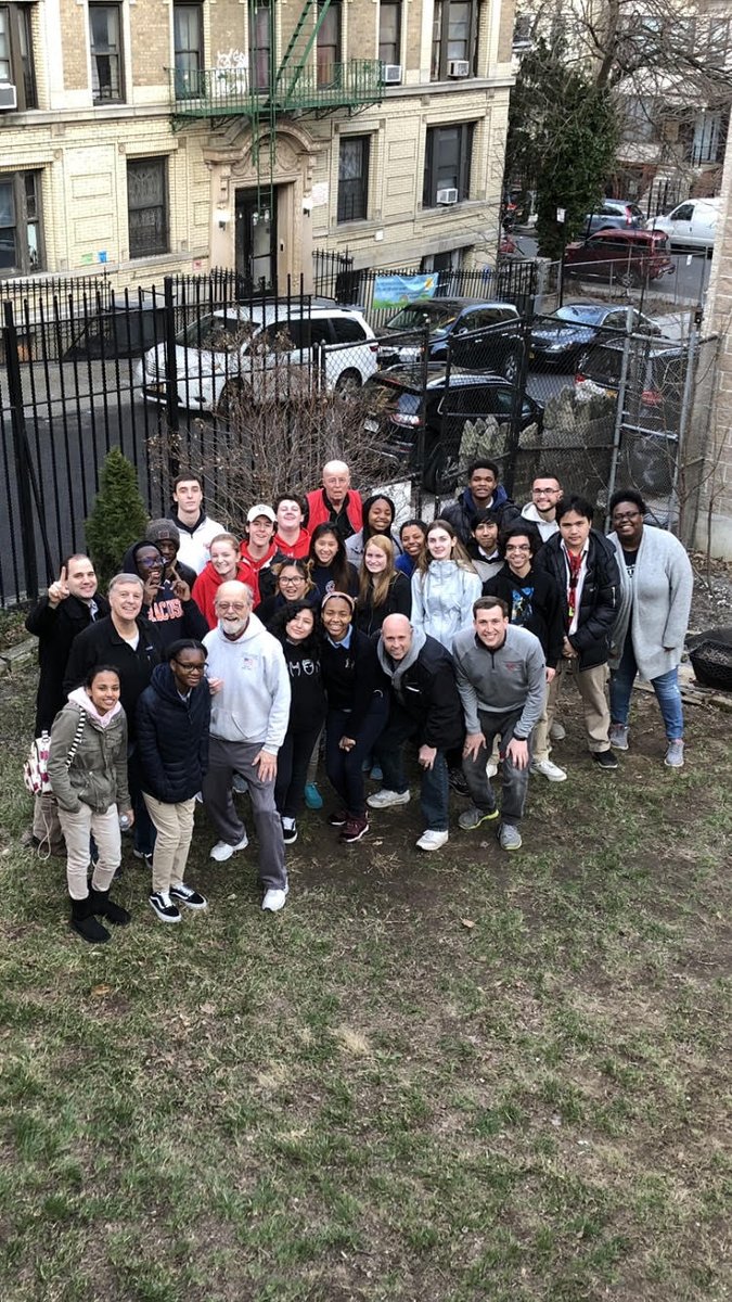 SJCMinistry's tweet photo. Part 2 of Day 3 of the Bronx Christian Service Immersion: We had a Lasallian Service Day with @LaSalleAcademy and @loughlinlions! We shared lunch, did a scavenger hunt in the Bronx Zoo with our new friends, and then served the community together! #Lasallian @fscDENA https://t.co/MeDLYqqye9