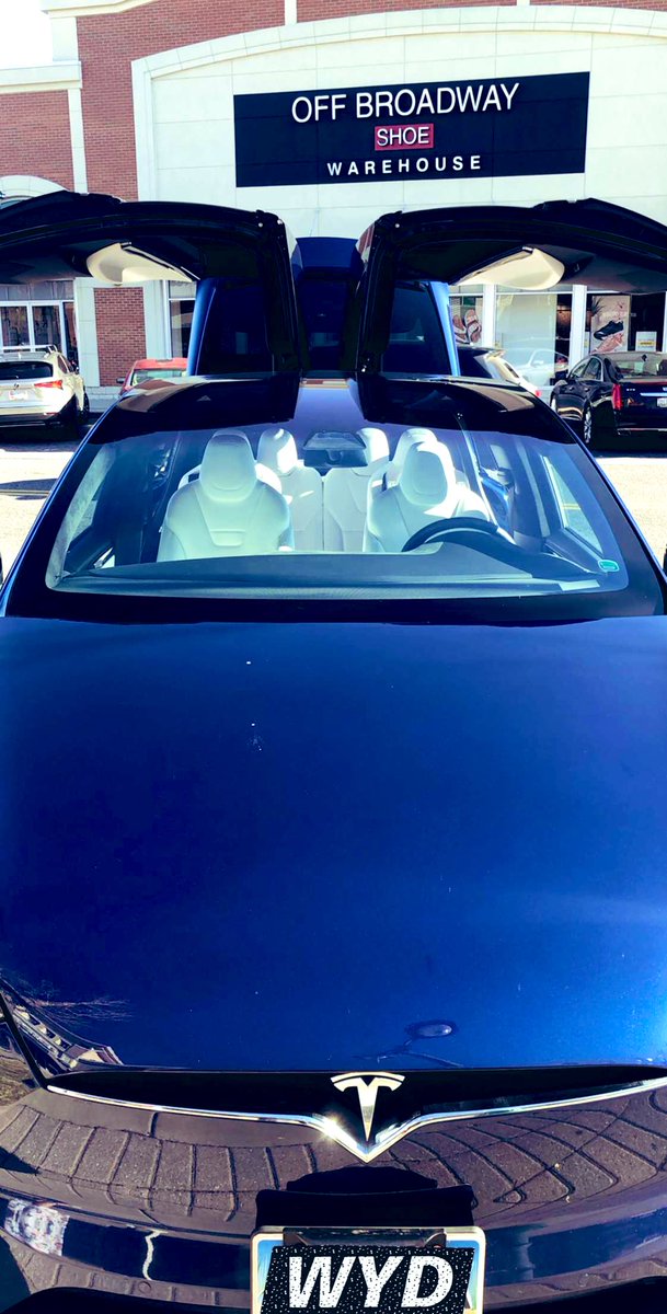 ArabicTesla's tweet photo. ستل جناحه ثم حام ....
#Model_X #Tesla https://t.co/701YnHo0zh