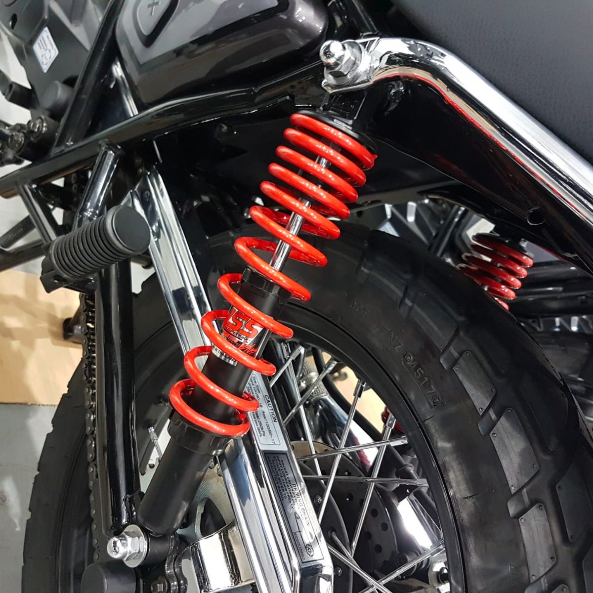 tdrmitra2000's tweet photo. YSS Top Prime the new generation of Top Up that present slick design and specs built for better performance that features progressive spring and spring pre-load adjuster. - https://t.co/wyVRiKWdSR
.
#Mitra2000 #MotorcycleSpecialist #Handling #SuspensionSystems #TopPrime https://t.co/7ee8P79DJa