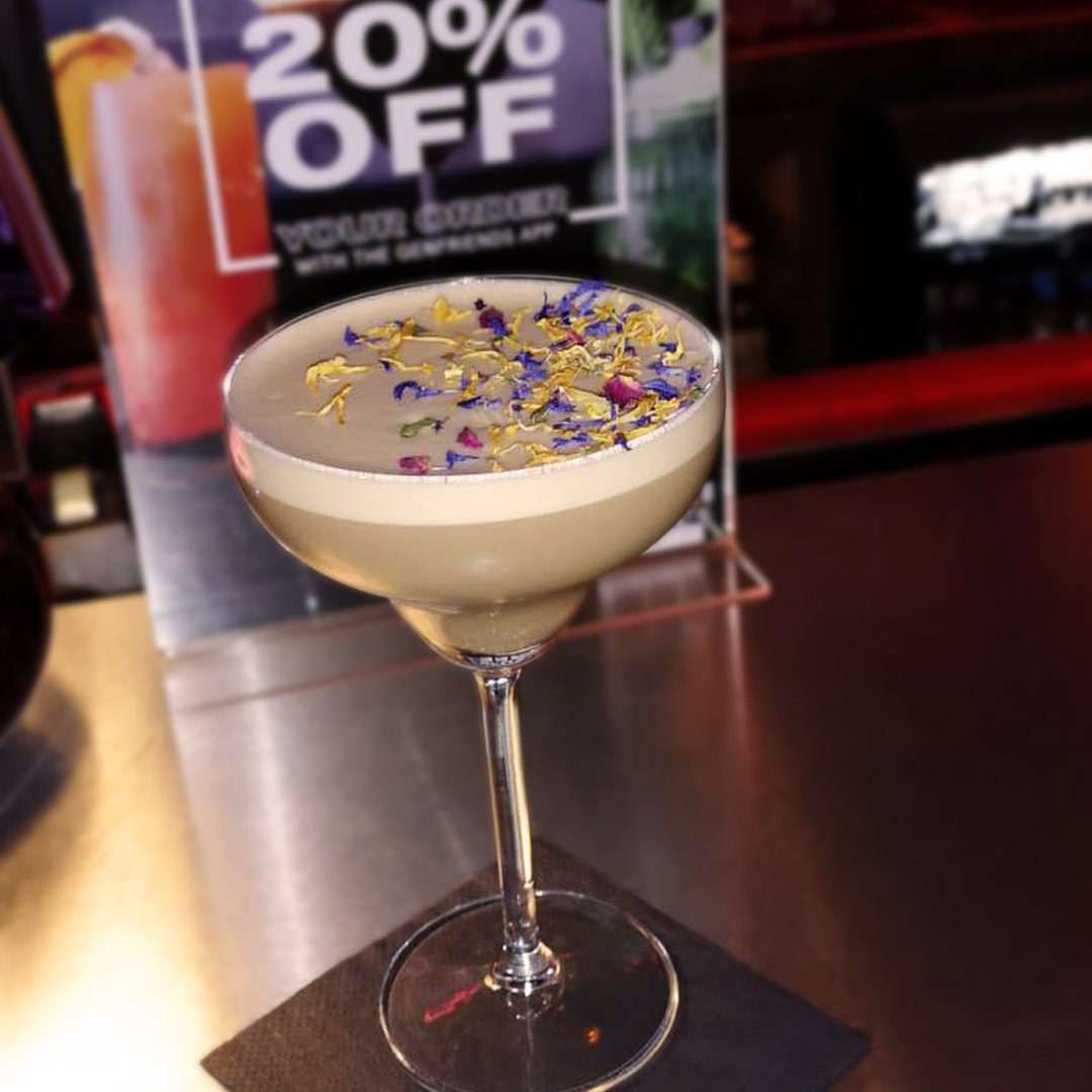 Gen_Berlin's tweet photo. Have your flowers and eat them too ! 💐 Baileys, Mozart Dark Chocolate, Espresso, Coconut &amp; Egg White ...oh and edible flowers!
.
.
.
.
#KupferBarBerlin #GeneratorBerlinMitte https://t.co/TiSXkdVqB5