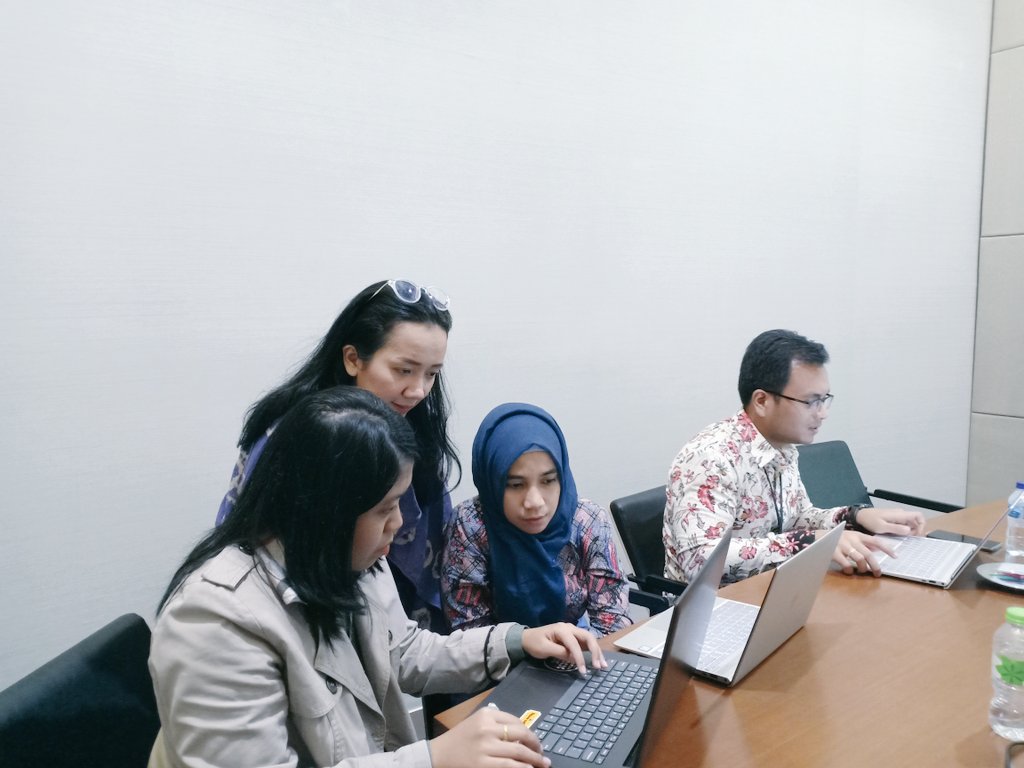 BNI's tweet photo. hai tweeps! sekarang narasumber kita lagi menjawab pertanyaan kamu seputar #TopUpLinkAja loh! buruan, sebelum sesi kultwitnya berakhir😉 #LinkAja #BeresTanpaCash https://t.co/PQToBk6RMS