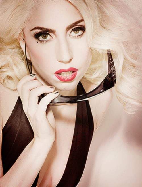 Lady Gaga (Stefani Joanne Angelina Germanotta)
Birth 1986.3.28 Happy Birthday
 