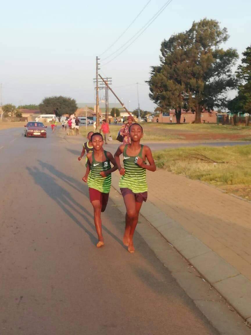 Siyaya911's tweet photo. @Nedbank_RC Soweto joined by Kagiso Striders AC and Kagiso Super Runners Mass Time Trials.
#RunWithYourClubColours
#SchoolHolidaysEdition
@futurelifeza feulling the Champs. 55 attendees https://t.co/MxlDlKrNww