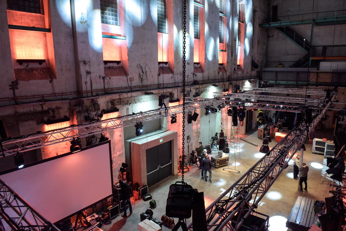 ARRIChannel's tweet photo. As part of a cooperation between ProSiebenSat.1, #ARRI, and NEP, a live UHD sports production of “Steko’s Fight Club” is taking place on German television today – for the first time ever with 5 ARRI #AMIRAs & 1 ARRI #ALEXAMini. Images from the set-up: https://t.co/FEjXLn3Jsl https://t.co/xkrTJvcKkC