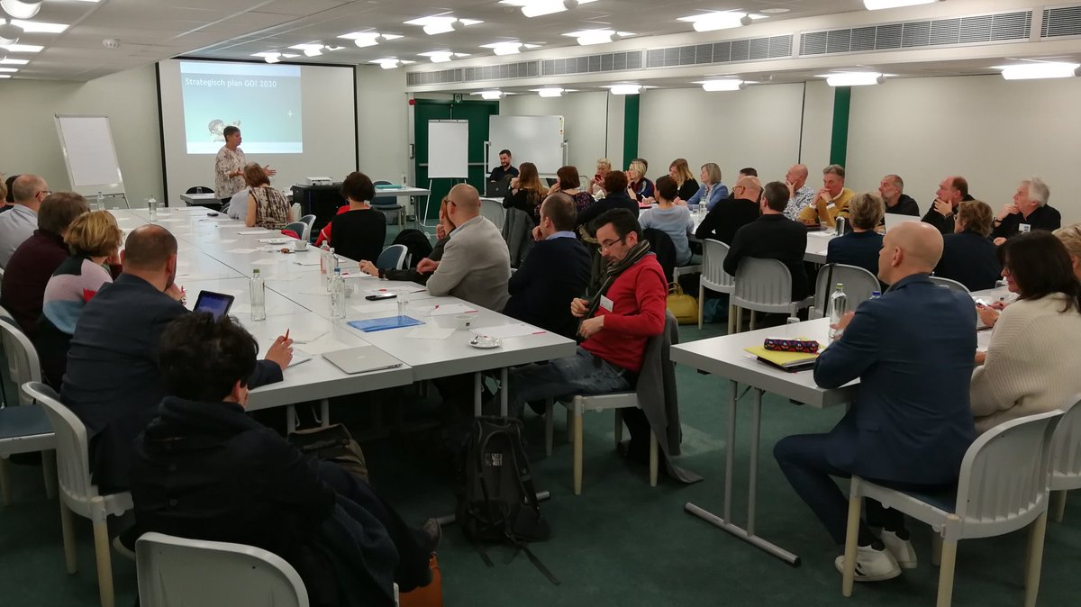 RaymondaVerdyck's tweet image. Grote opkomst om samen vorm te geven aan de toekomstvisie voor ons GO! vanuit het ❤️ van ons pedagogisch project @GO_onderwijs #nooneleftbehind #samenlerensamenleven #samenwerken #innovatiefonderwijs