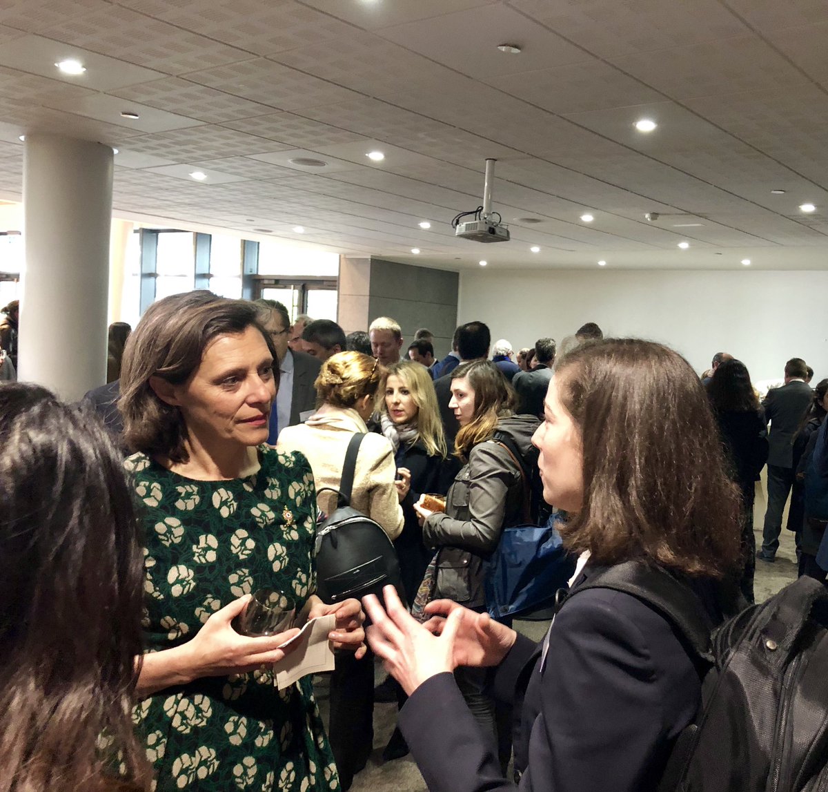 flprovendier's tweet image. ♻️🌎« Construire la ville, c’est décloisonner les acteurs publics et privés » 

#IssyGrid propose une méthode de #villeintelligente pour des économies d’énergie à l’échelle du quartier. Un projet d’intérêt public financé par des entreprises privées.