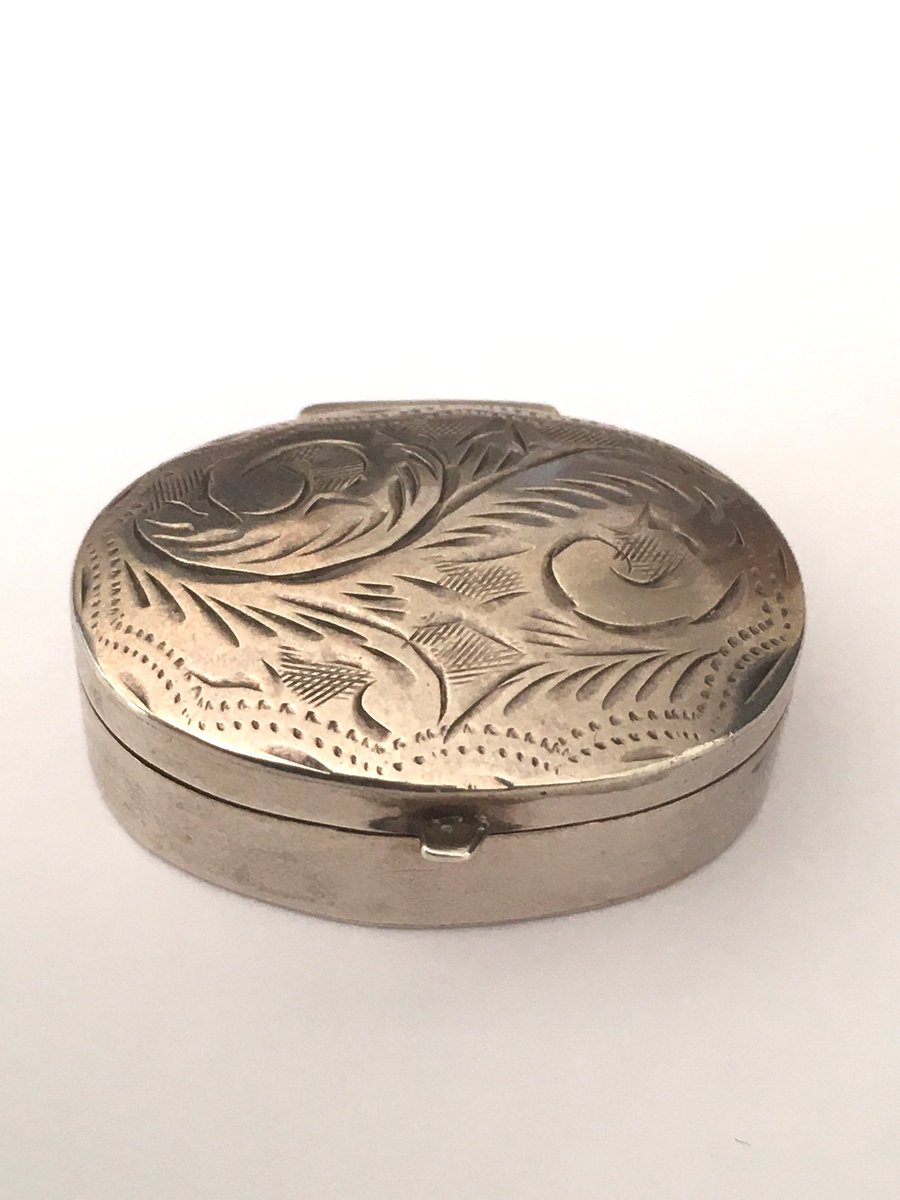 CuteCollectabl1's tweet photo. Beautiful Vintage Sterling Silver Pill / Snuff Box | Real Solid 925 Silver | Fully Hallmarked - Now available in our online store - https://t.co/uiIJyis42A
#pillbox #vintagepillbox #snuffbox #vintagesnuffbox #oldbox #vintagesilver #solidsilver #birminghamsilver #hallmarkedsilver https://t.co/soZRmMkieU