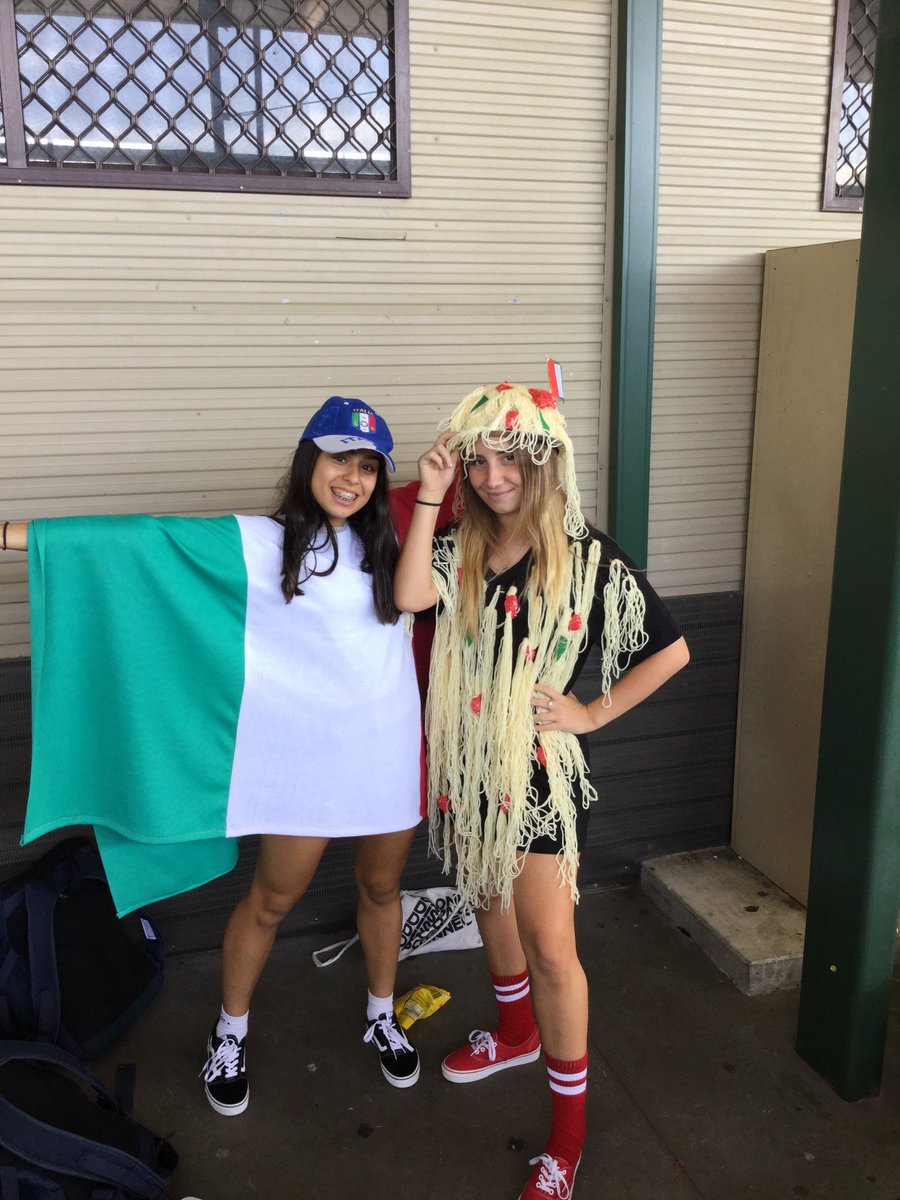 CerdonCollege's tweet photo. Great vibes at school for OCEAN DAY (One #Community Embracing All Nations). #Students were invited to #DressUp & share a plate of food from their #CulturalBackground to celebrate the #CulturalDiversity here @CerdonCollege https://t.co/wqAuyKIEsW