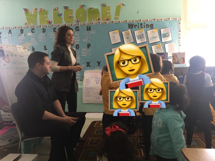 NikiaLQueen's tweet photo. @educ22100_CCNY  During my fieldwork we had visitors in the classroom that took poetry from students and published their work. The students were able to express themselves during this session of poetry through dance and drama. #educ22100 https://t.co/bxX8nWdTzp