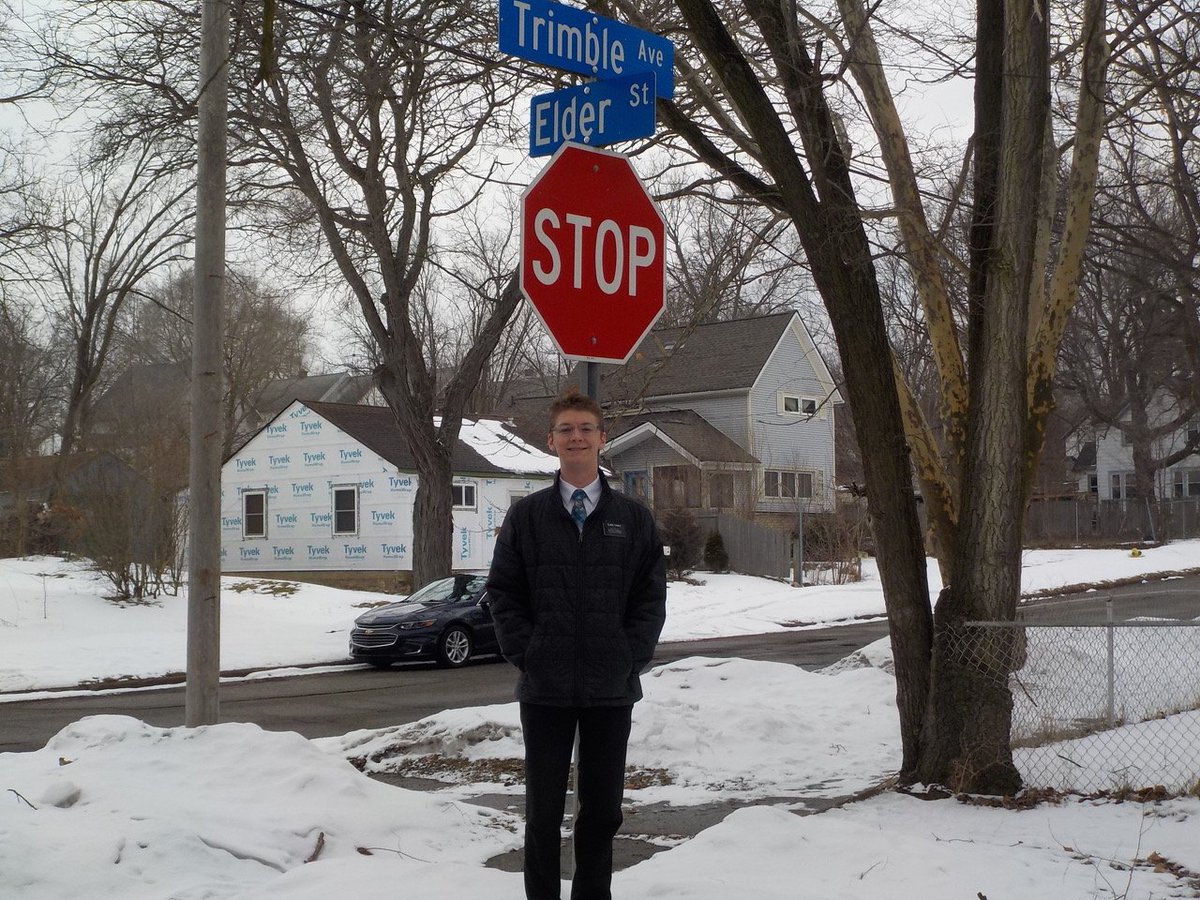 tbtoone's tweet image. Pretty sweet story: How 2 street signs in Kalamazoo, Michigan, helped 2 missionaries serving 15 years apart @LDSLivingMag @TrimbleGreg | ldsliving.com/How-2-Street-S…